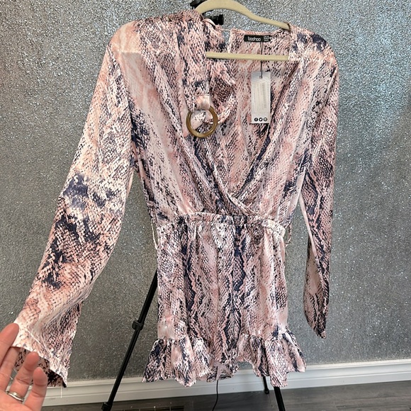 Boohoo - Satin like Snakeskin Pattern Romper - Picture 1 of 10